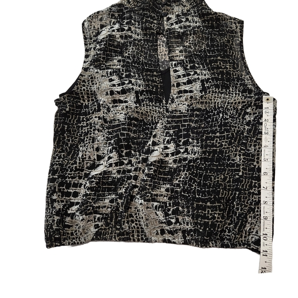 Sleeveless Mock Neck Animal Print Blouse - Picture 7 of 12